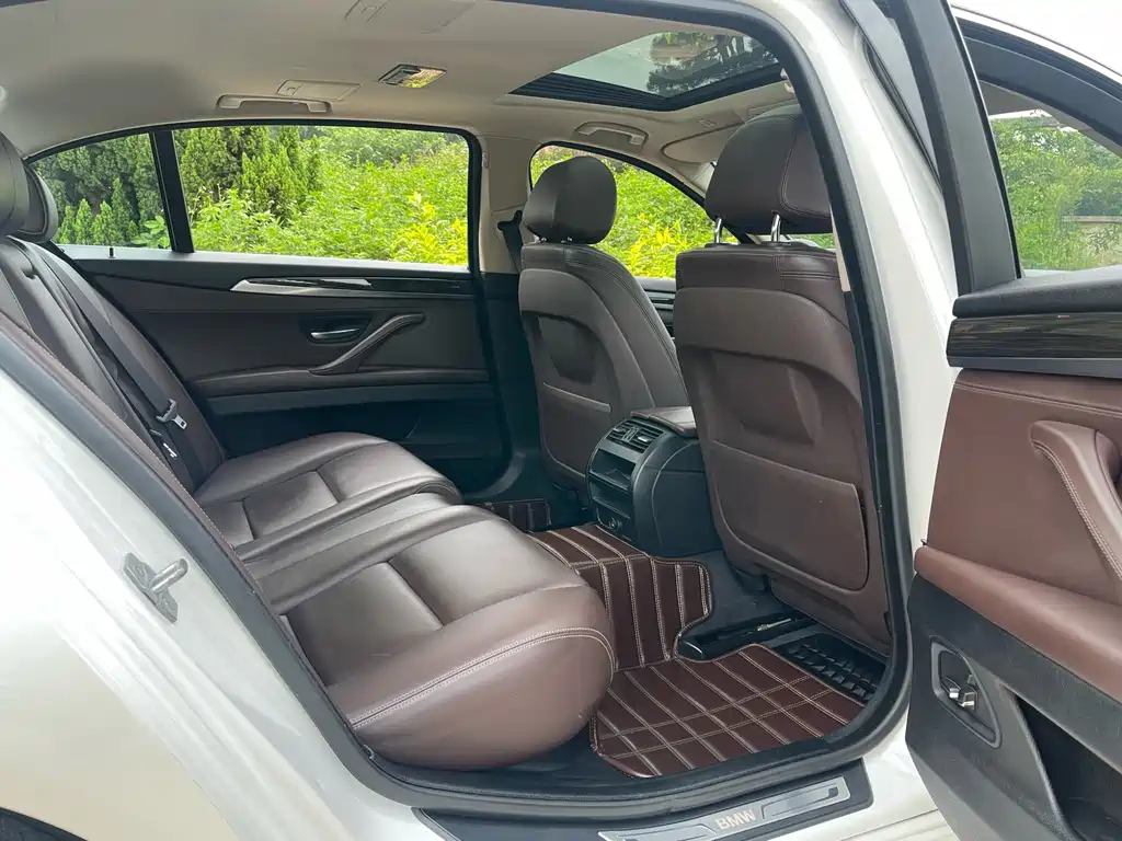 BMW 5 Series — миниатюра 10