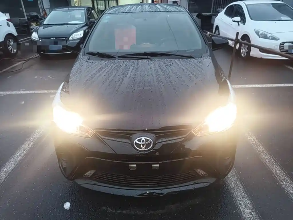 Toyota Yaris L — миниатюра 3