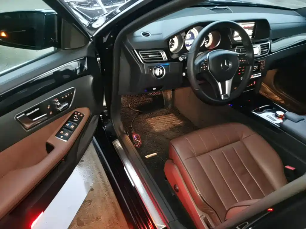 Mercedes-Benz E-Class — миниатюра 16