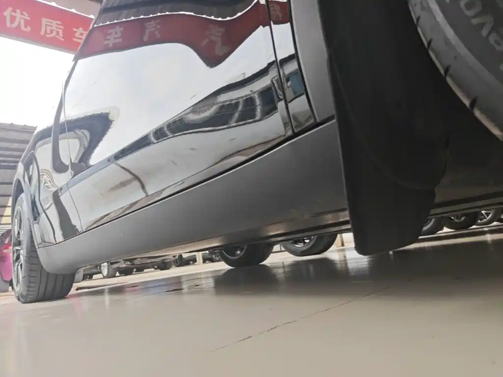 Tesla Model Y — миниатюра 21