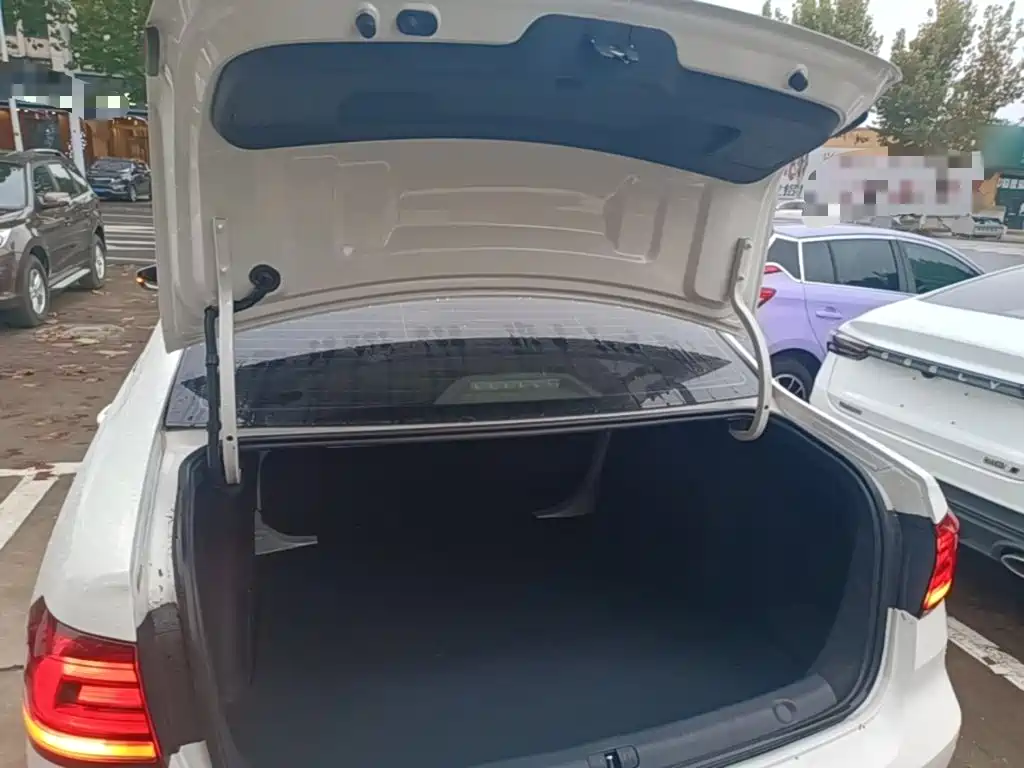 Volkswagen Lavida — миниатюра 19