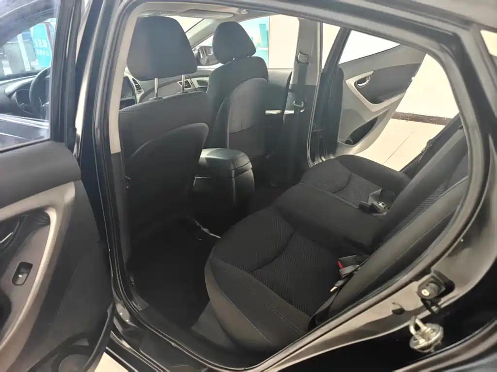 Hyundai Elantra Langdong — миниатюра 10
