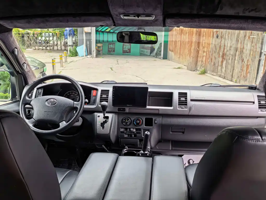 Toyota Hiace — миниатюра 10
