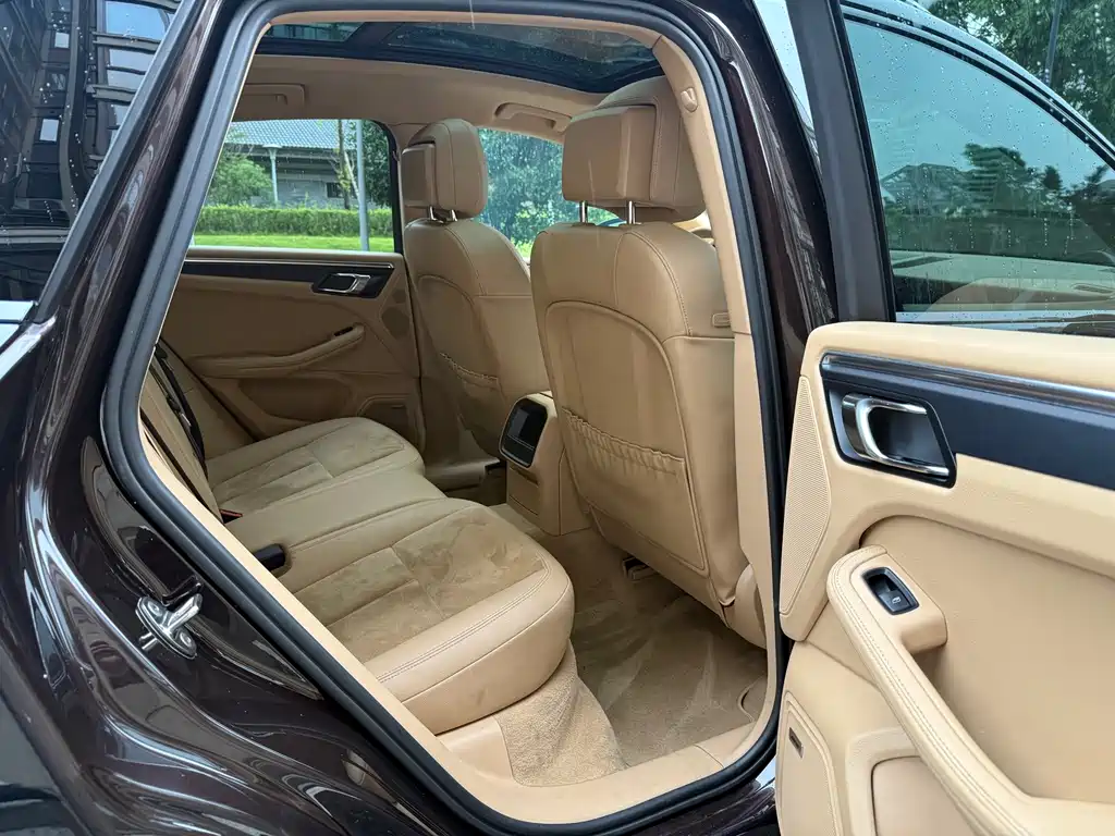 Porsche Macan — миниатюра 12