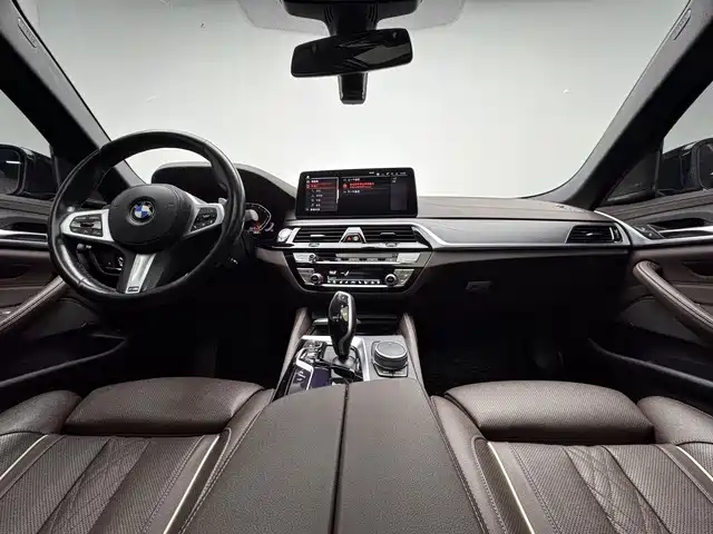 BMW 5 Series — миниатюра 9
