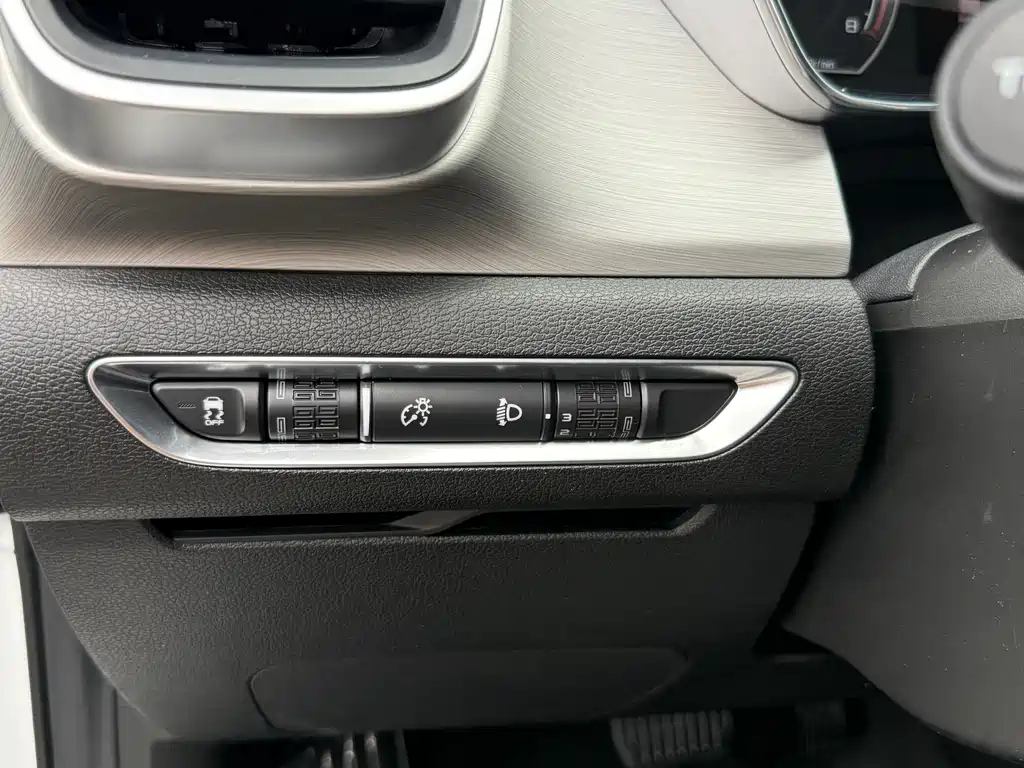 Geely Binyue — миниатюра 22