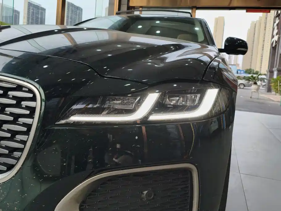 Jaguar XFL — миниатюра 5