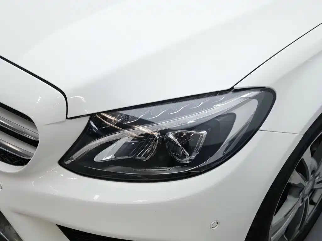 Mercedes-Benz C-Class — миниатюра 7