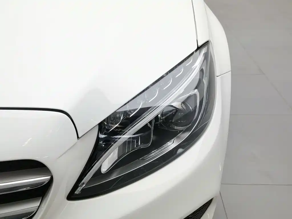 Mercedes-Benz C-Class — миниатюра 7