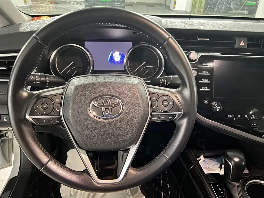 Toyota Camry — миниатюра 11