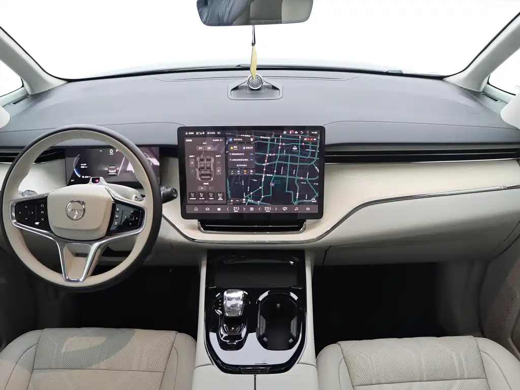 Volvo EM90 — миниатюра 26