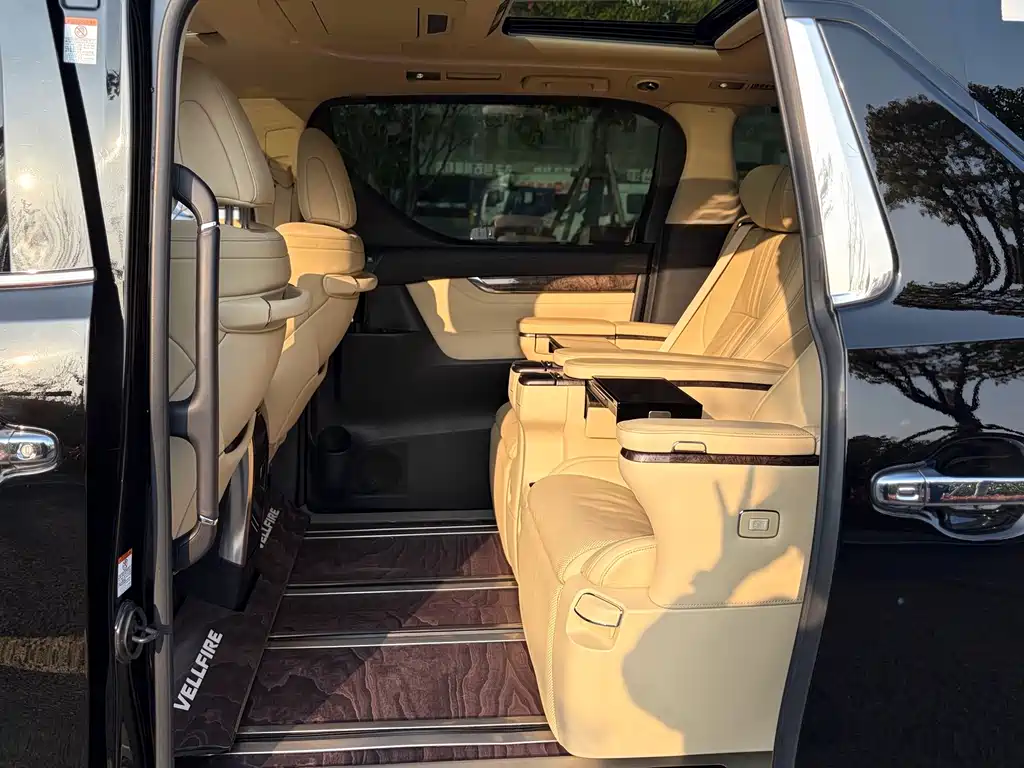 Toyota Vellfire — миниатюра 14
