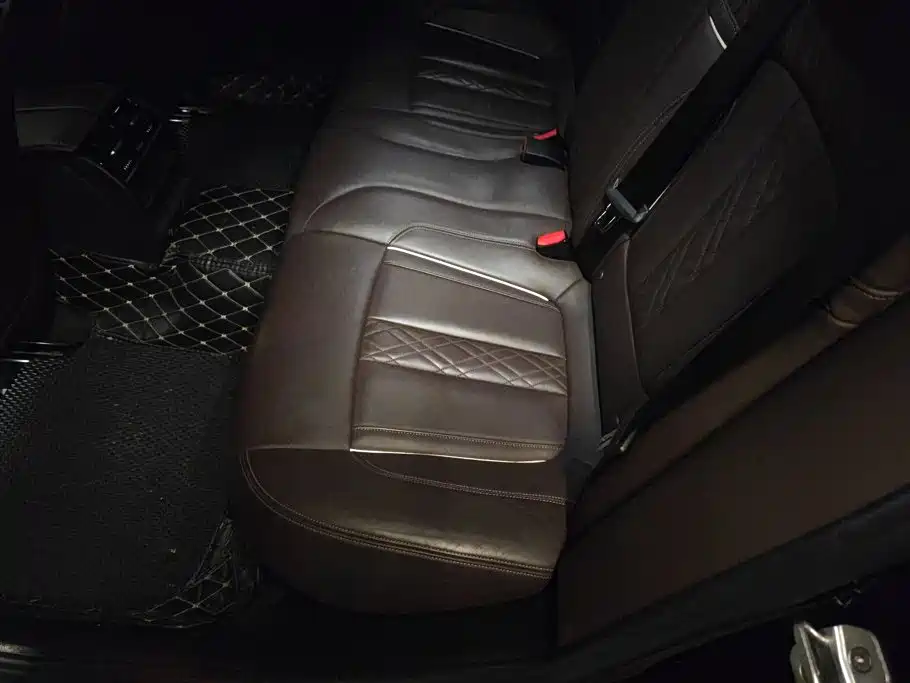BMW 5 Series — миниатюра 11