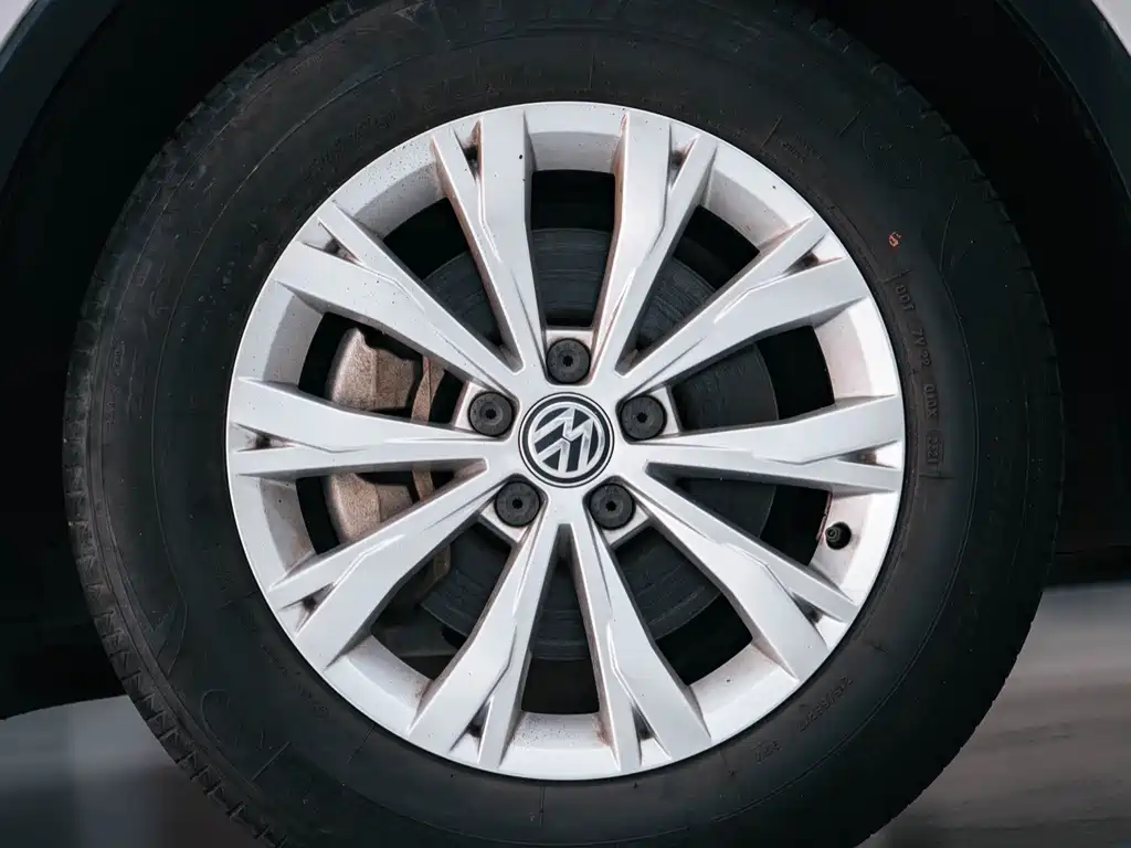 Volkswagen Tiguan L — миниатюра 23