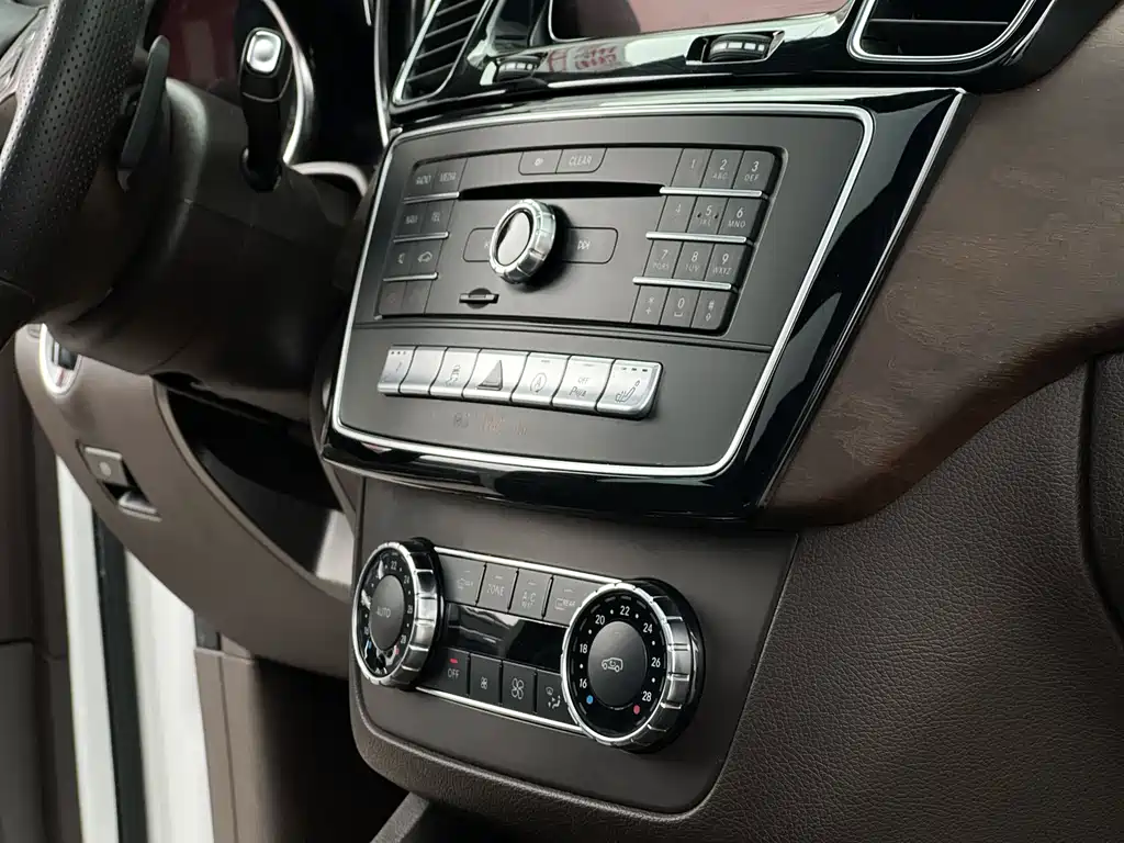 Mercedes-Benz GLE (Import) — миниатюра 20