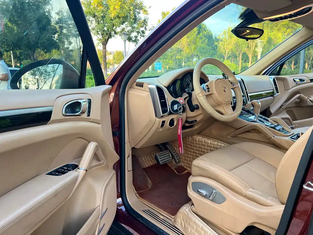 Porsche Cayenne — миниатюра 6