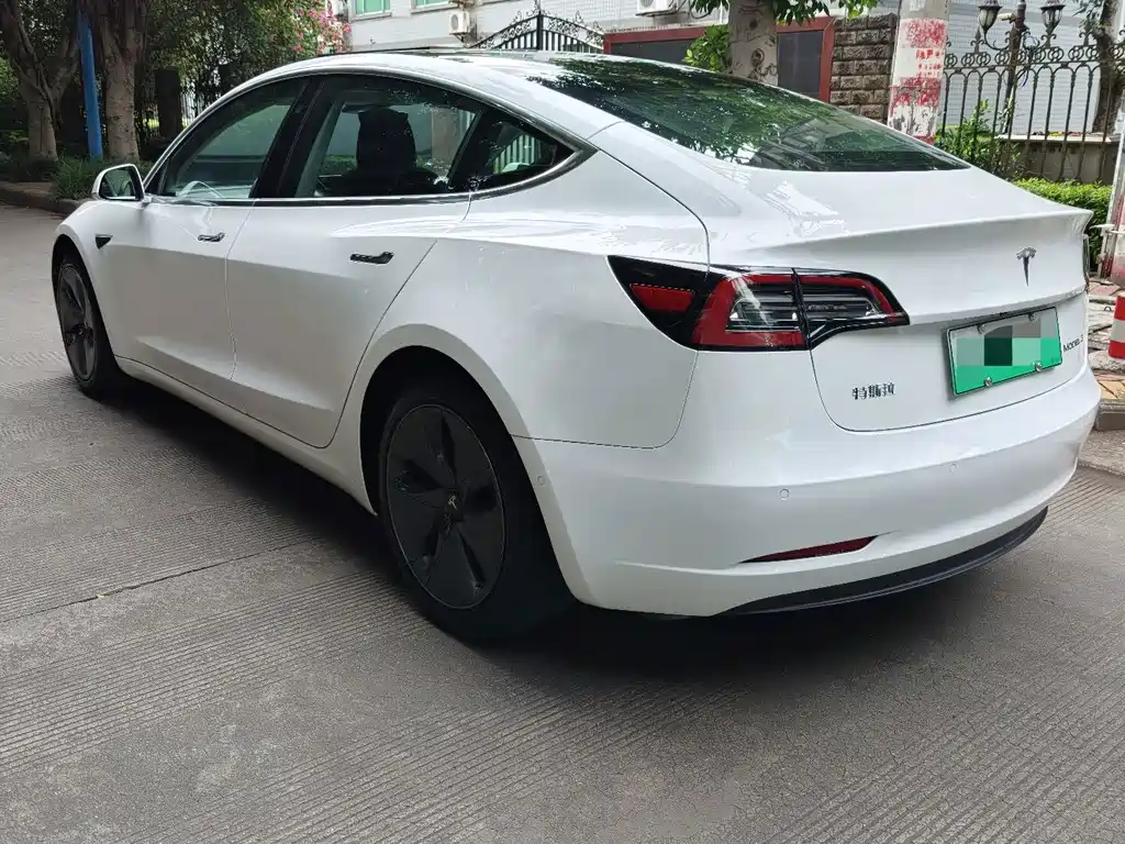Tesla Model 3 — миниатюра 10