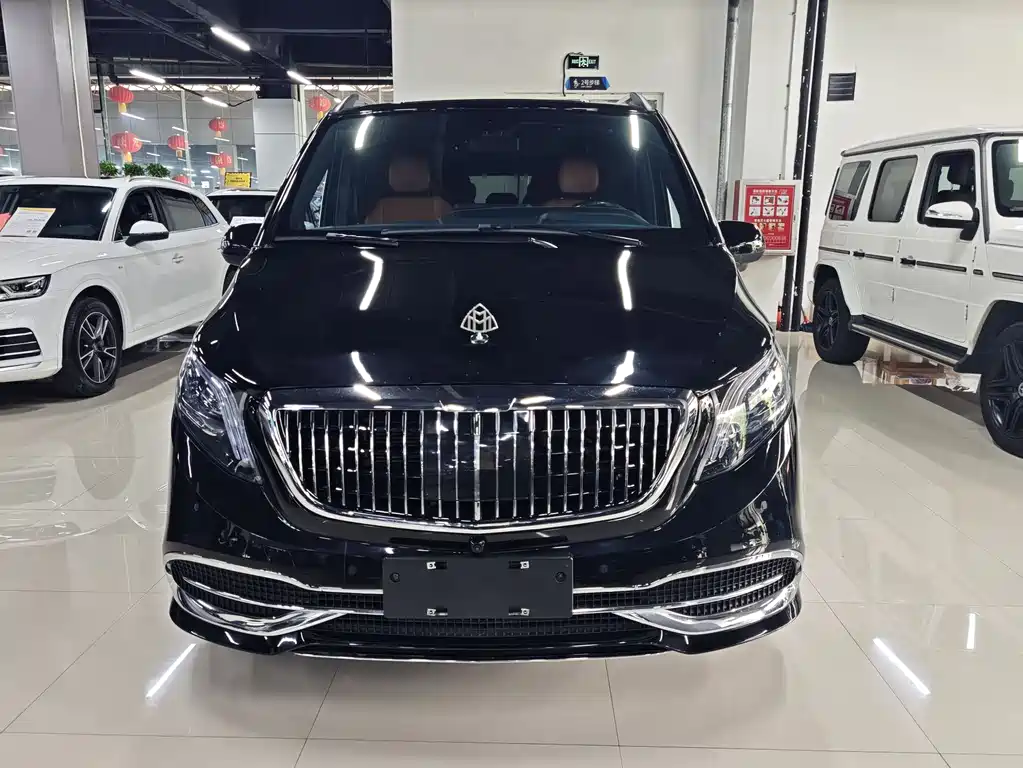 Mercedes-Benz Vito 2023 2.0T Elite 7 мест