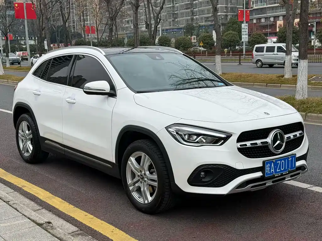 MERCEDES-BENZ GLA