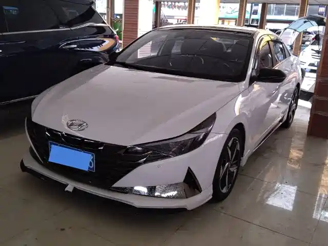 HYUNDAI ELANTRA