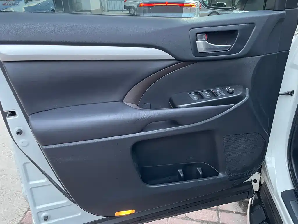 Toyota Highlander — миниатюра 14