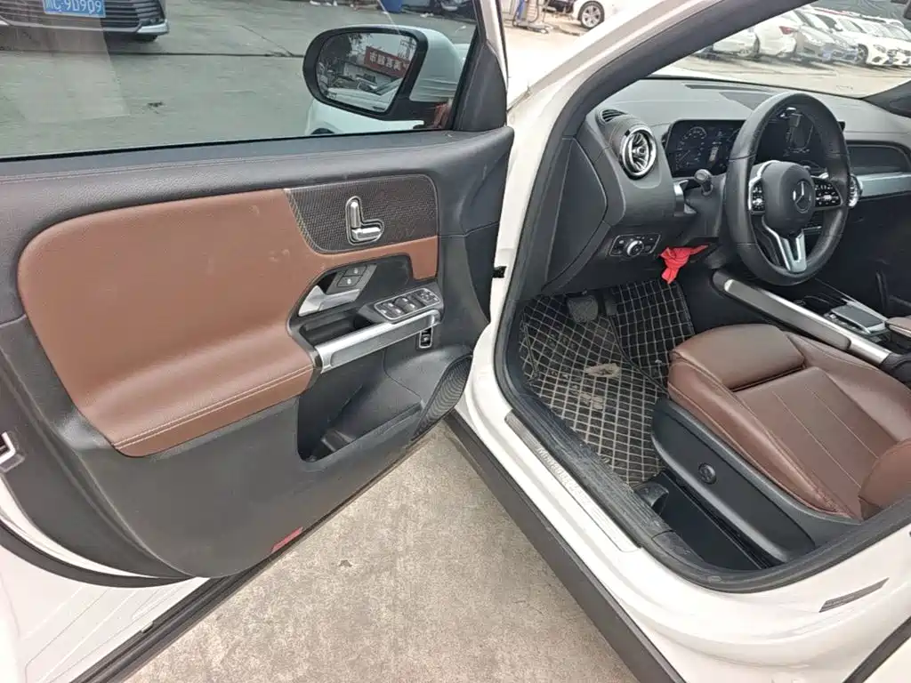 Mercedes-Benz GLB — миниатюра 16