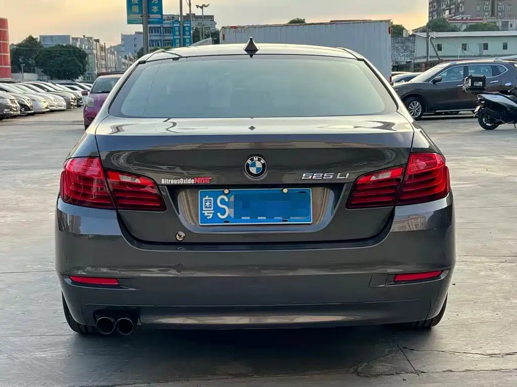 BMW 5 Series — миниатюра 16