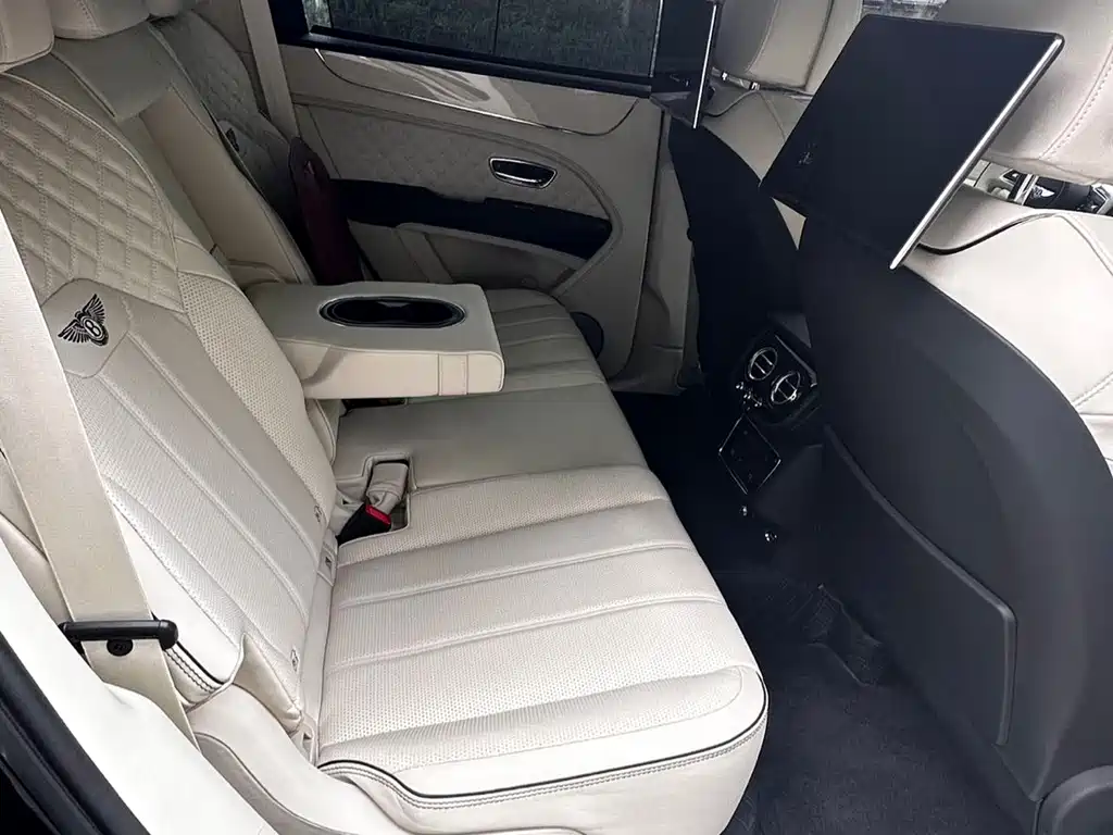 Bentley Bentayga PHEV — миниатюра 9