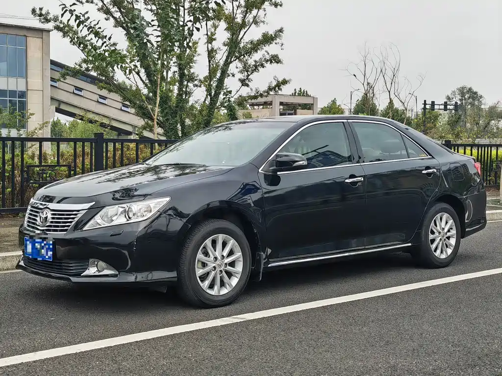 Toyota Camry — миниатюра 2