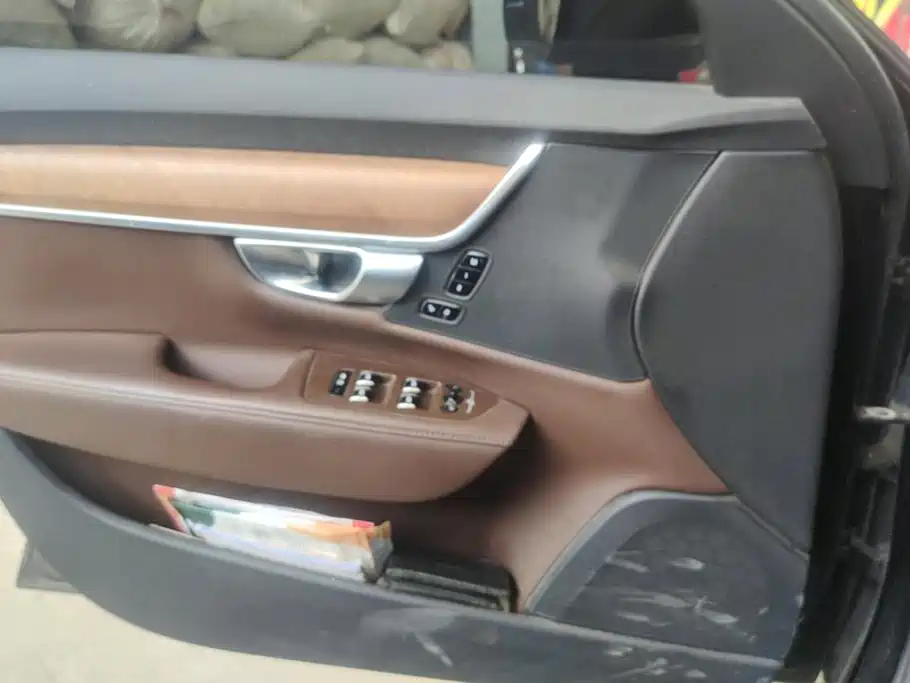 Volvo S90 — миниатюра 7