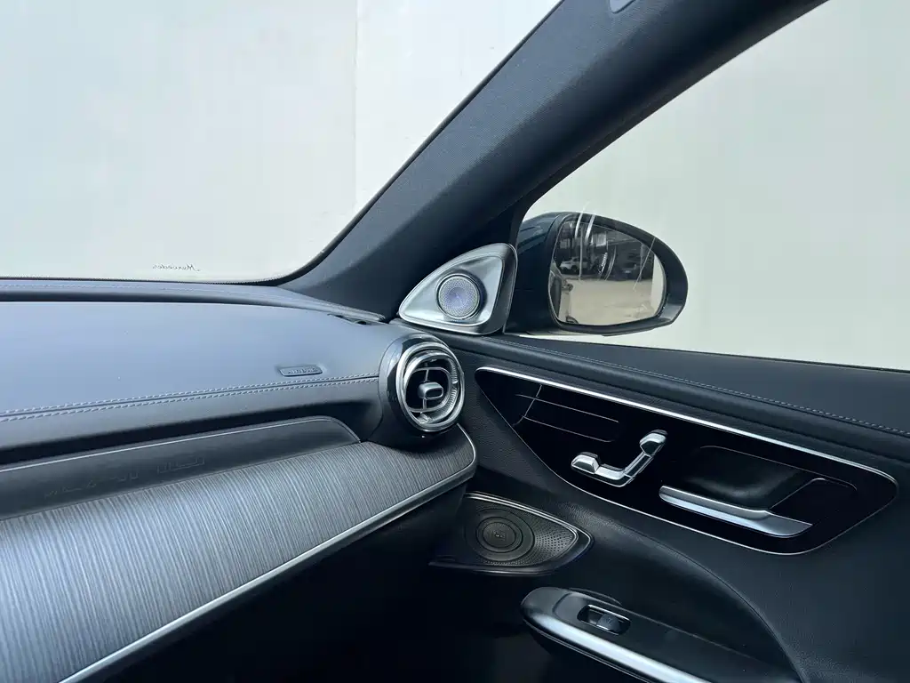 Mercedes-Benz C-Class — миниатюра 12