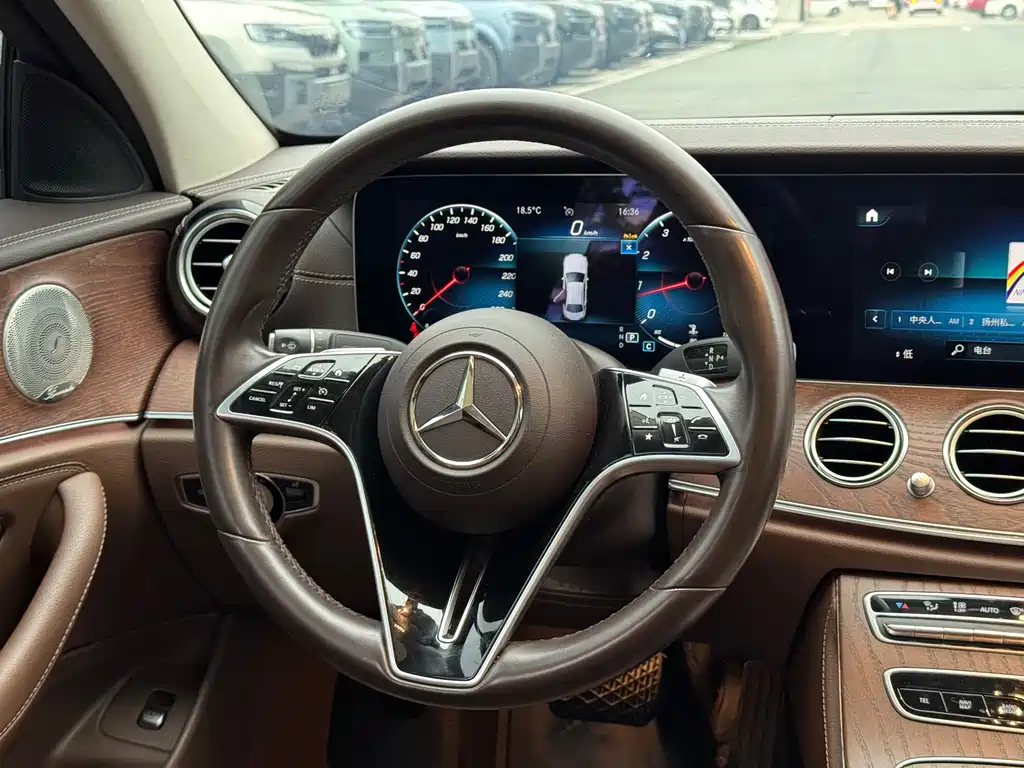 Mercedes-Benz E-Class — миниатюра 10