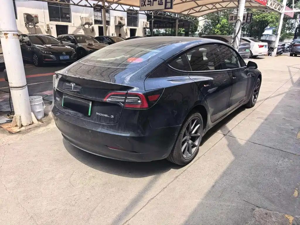 Tesla Model 3 — миниатюра 10