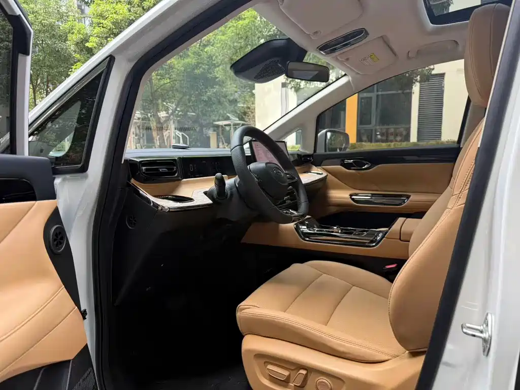 GAC Motor Trumpchi E8 PHEV — миниатюра 2