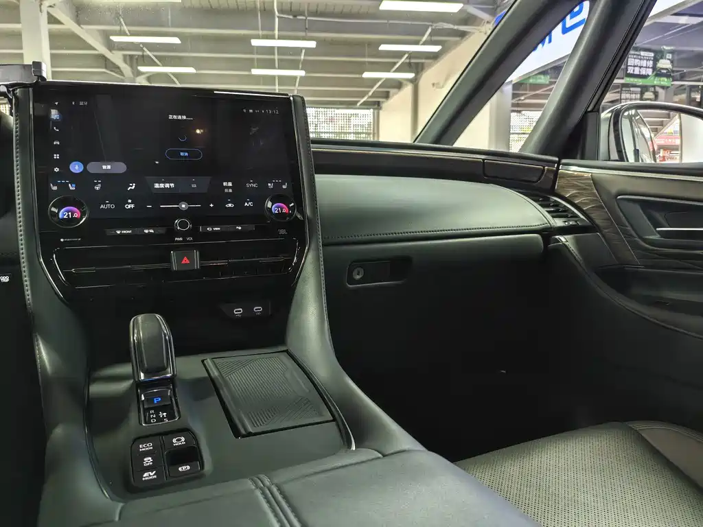 Toyota Vellfire — миниатюра 9