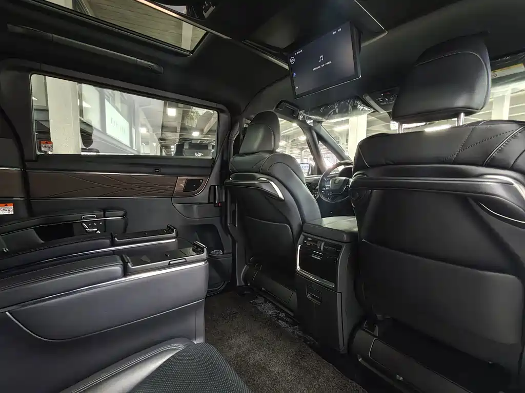Toyota Vellfire — миниатюра 10
