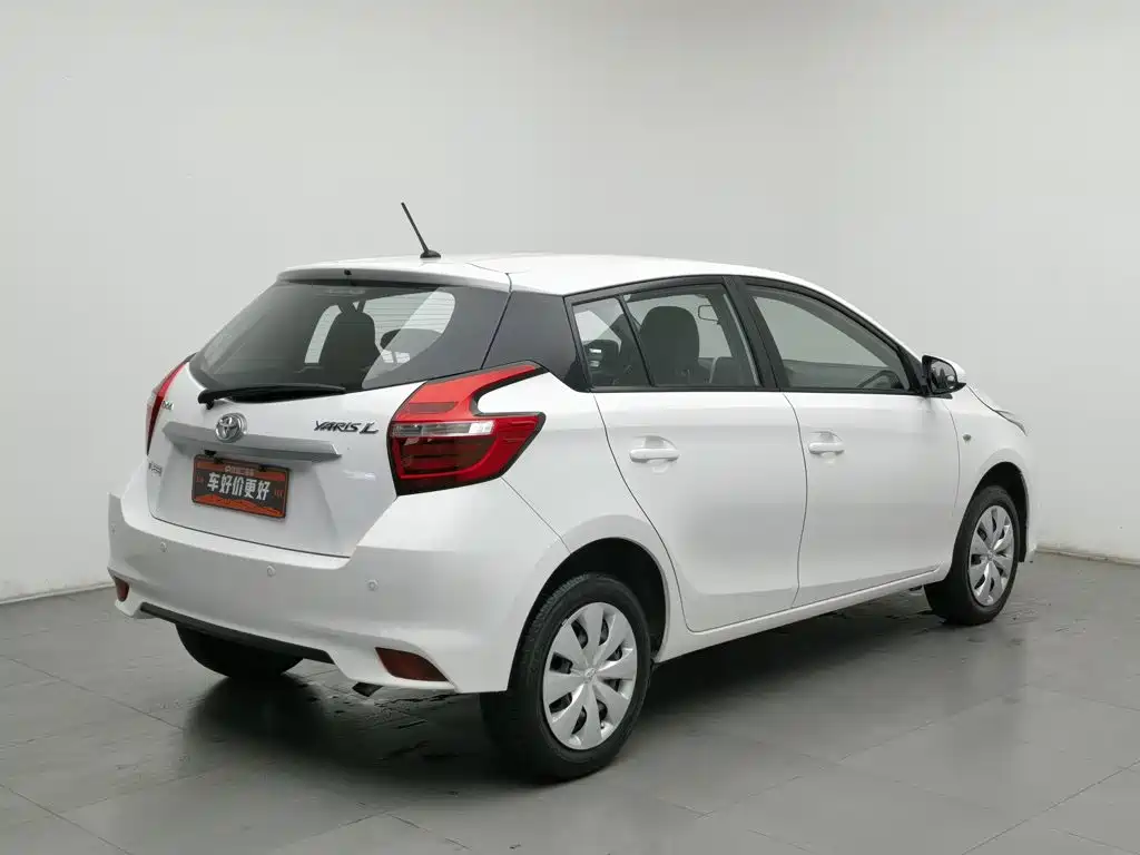 Toyota Yaris L — миниатюра 2