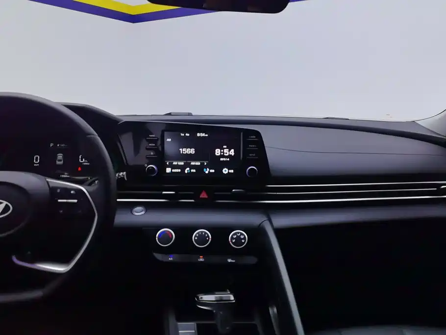 Hyundai Elantra — миниатюра 13