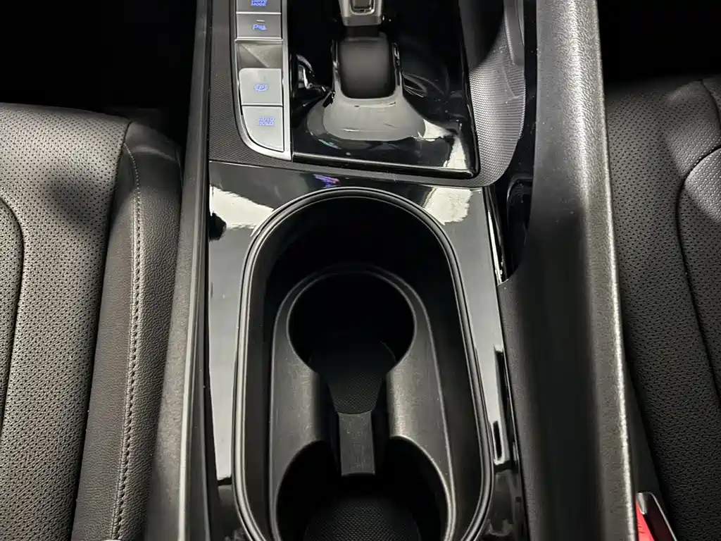 Hyundai Elantra — миниатюра 16