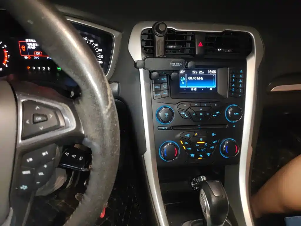 Ford Mondeo — миниатюра 9