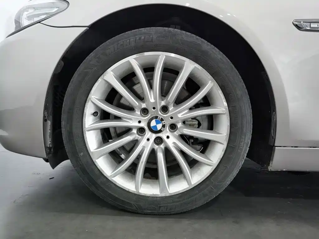 BMW 5 Series — миниатюра 17