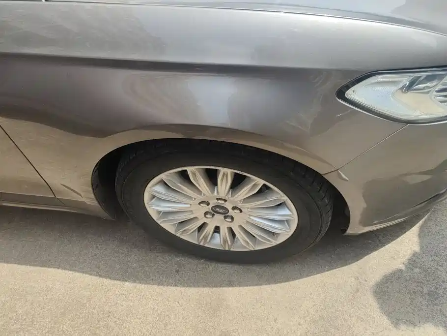 Ford Mondeo — миниатюра 6