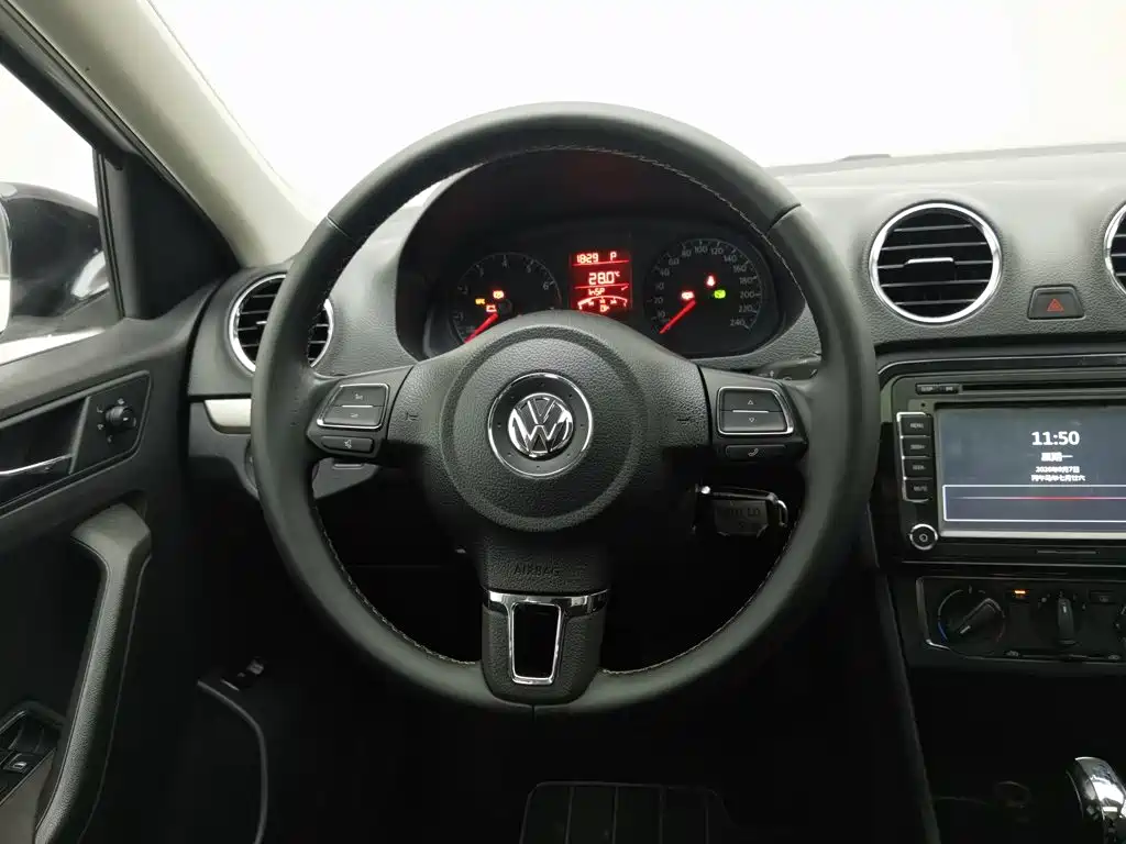 Volkswagen Jetta — миниатюра 11