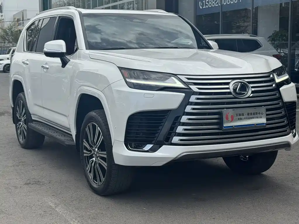 Lexus LX