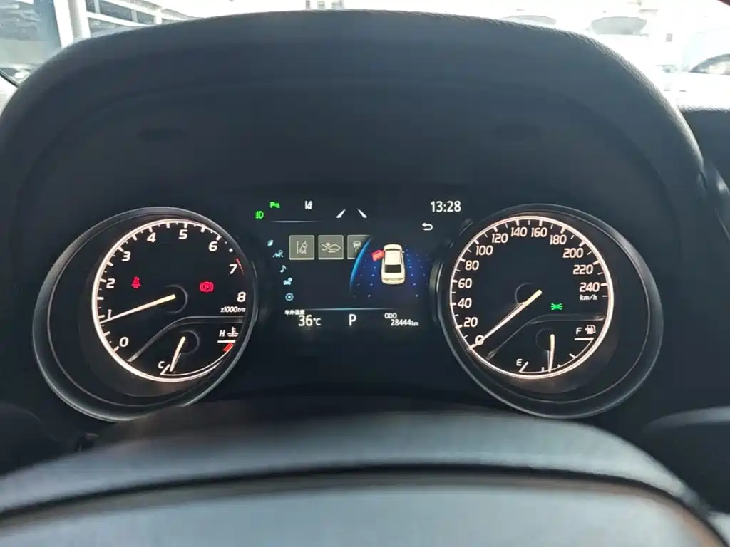Toyota Camry — миниатюра 12