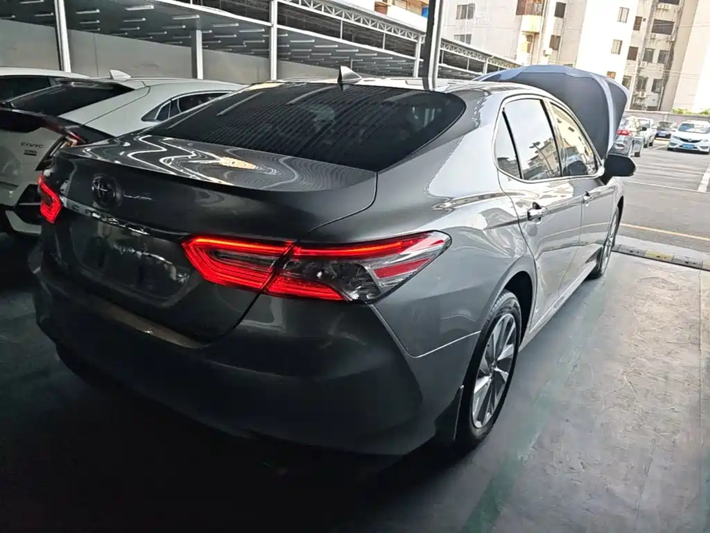 Toyota Camry — миниатюра 7