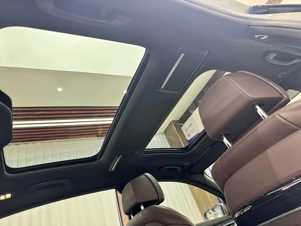 BMW 7 Series — миниатюра 21