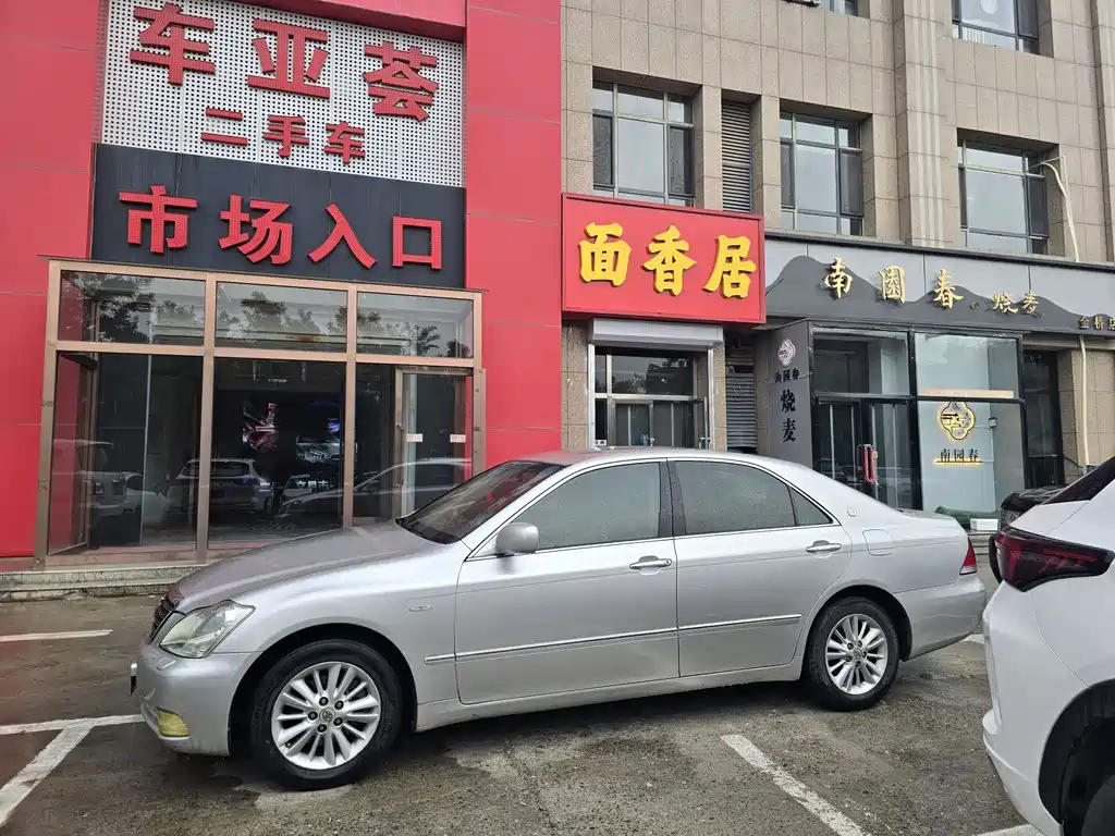 Toyota Crown — миниатюра 10