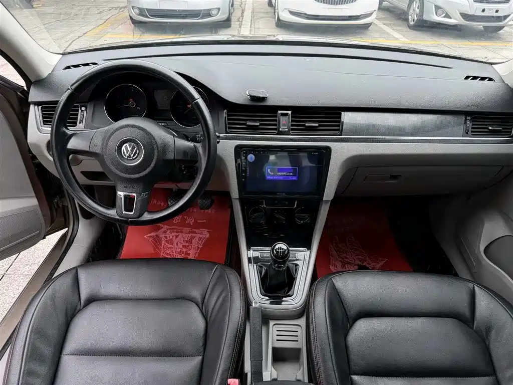 Volkswagen Bora 2013 1.6L MT Fashion