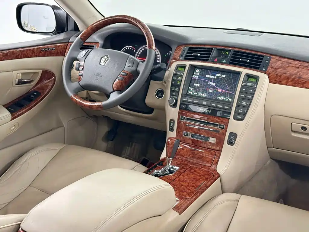 Toyota Crown — миниатюра 14